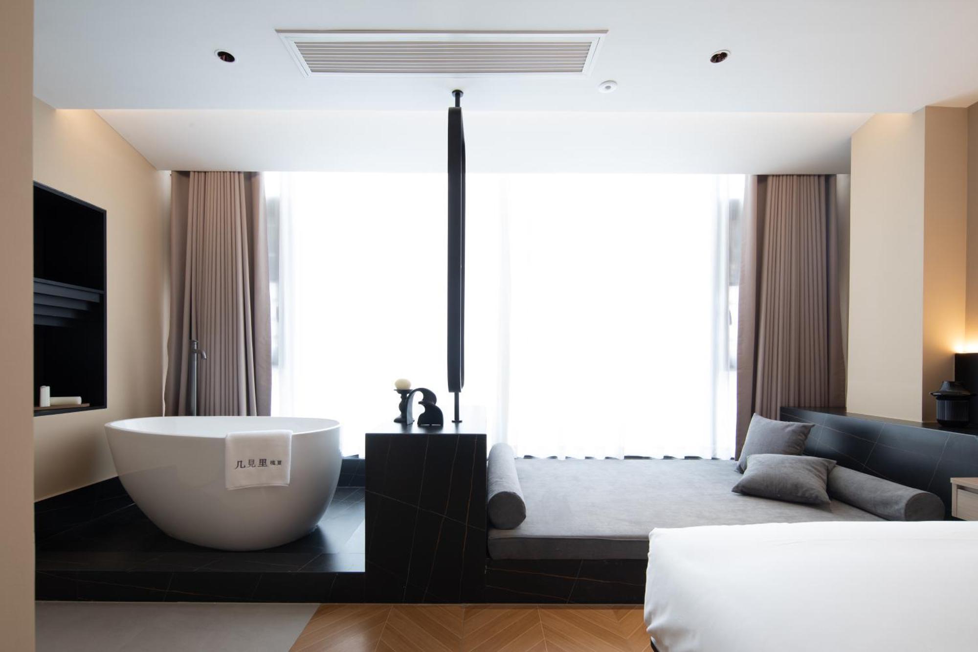See You Soon At The Ritz Rose Summer Hotel ซานย่า ภายนอก รูปภาพ