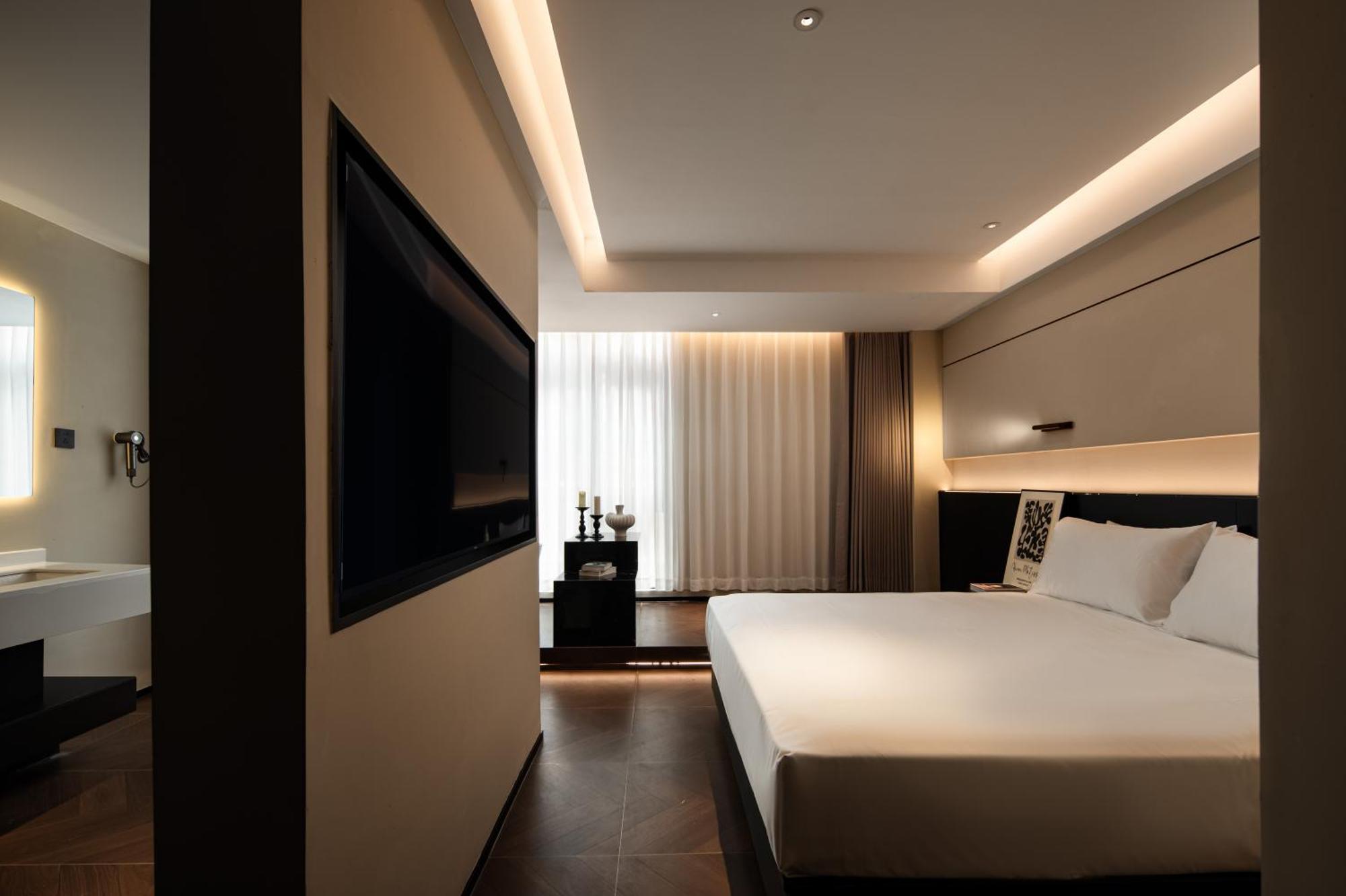 See You Soon At The Ritz Rose Summer Hotel ซานย่า ภายนอก รูปภาพ